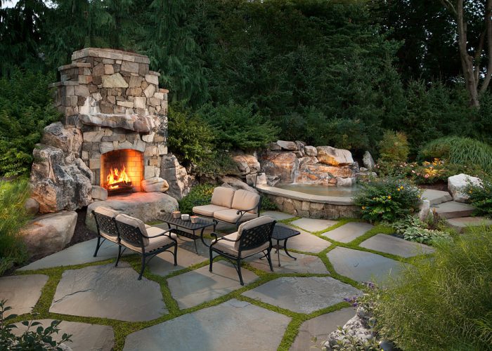 SOO-outdoor-fireplace